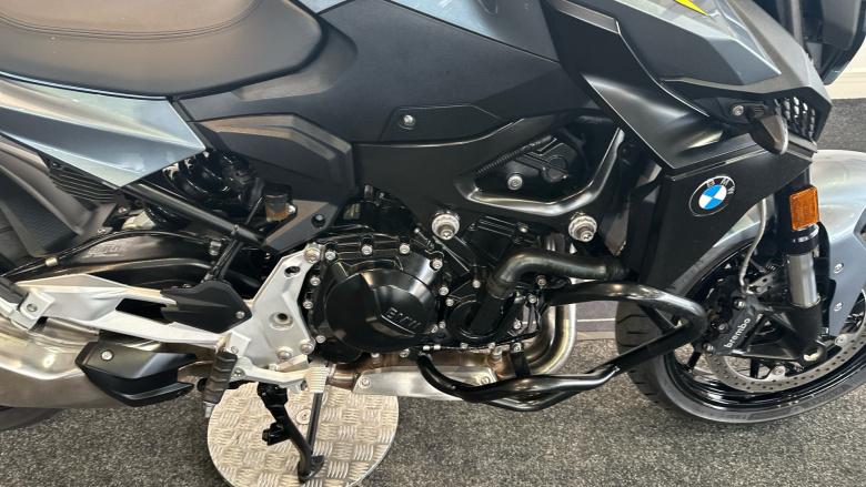 BMW F900 R